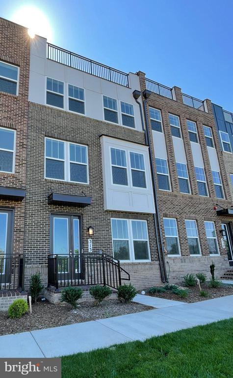 Building Photo - 313 Salinger Pl