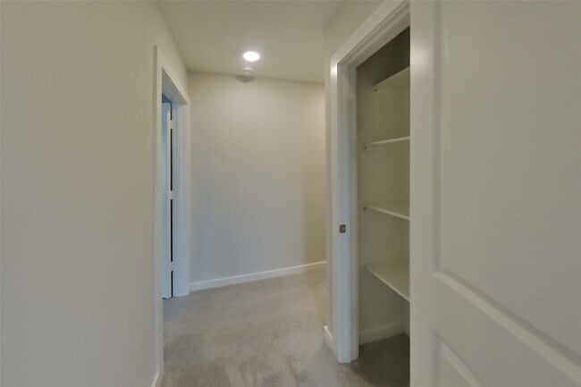 Building Photo - 9835 Willow Creek Commerce Dr