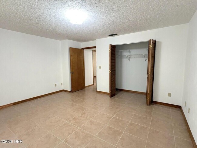 Building Photo - 910 Big Tree Rd