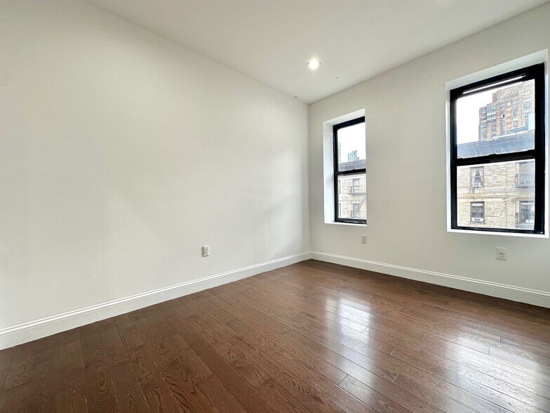 Building Photo - 3139 Broadway