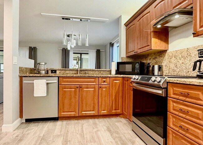 Building Photo - 10615 Ocean Palm Way