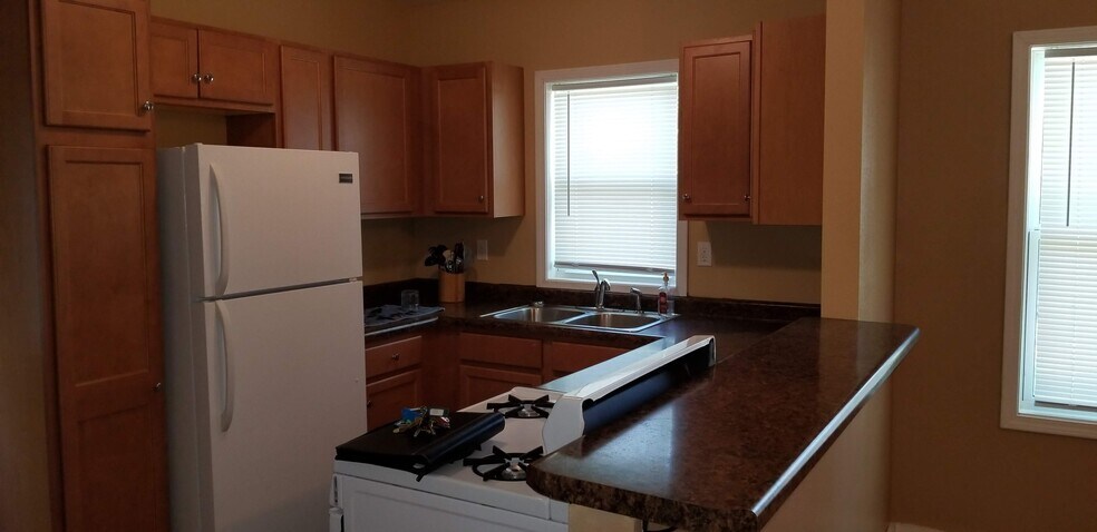 Building Photo - 904 Luster Ln