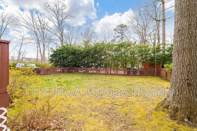 Building Photo - 1601 Lancashire Dr