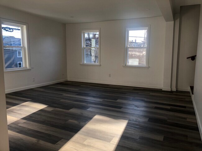 Building Photo - 57 Bloomingdale St