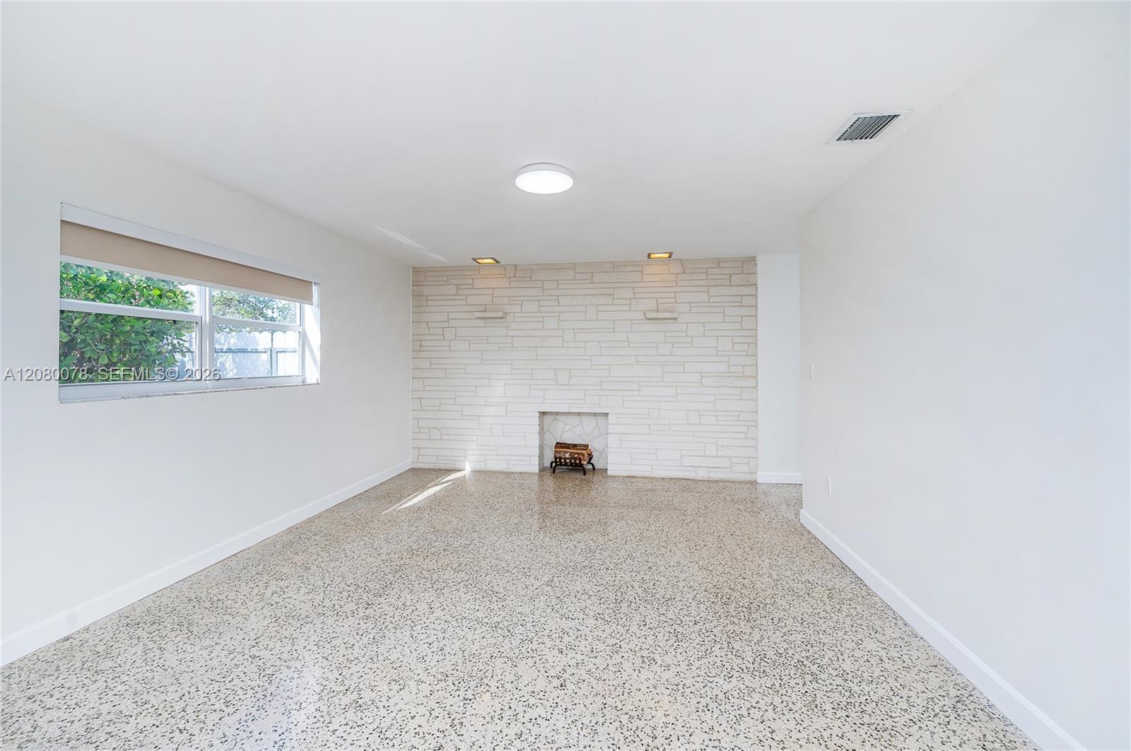 Building Photo - 8810 SW 43rd Ter