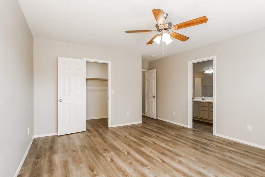 Building Photo - 10609 W Via Del Sol