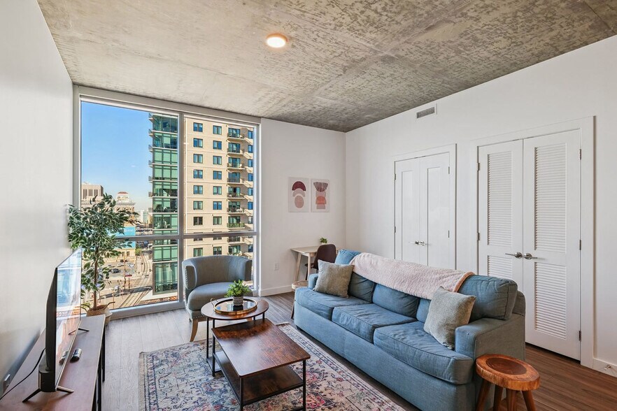 Building Photo - 222 E Jefferson St