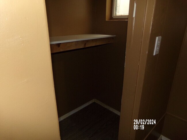 Building Photo - 4bd 1ba Home