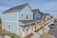 Building Photo - Magnolia Row