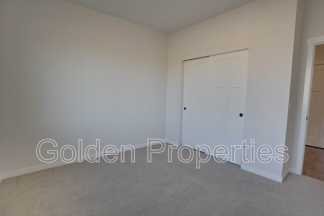 Building Photo - 2172 W Camus Dr