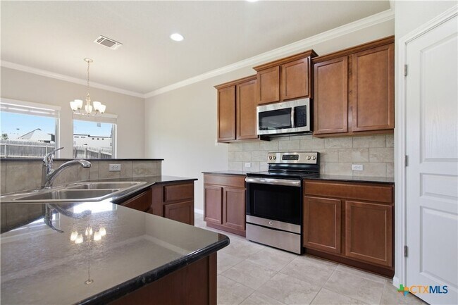 Building Photo - 5716 Blackstone Dr