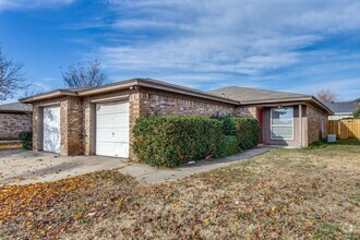 Building Photo - Don't Miss Out! 2-Bedroom Ft. Worth Duplex