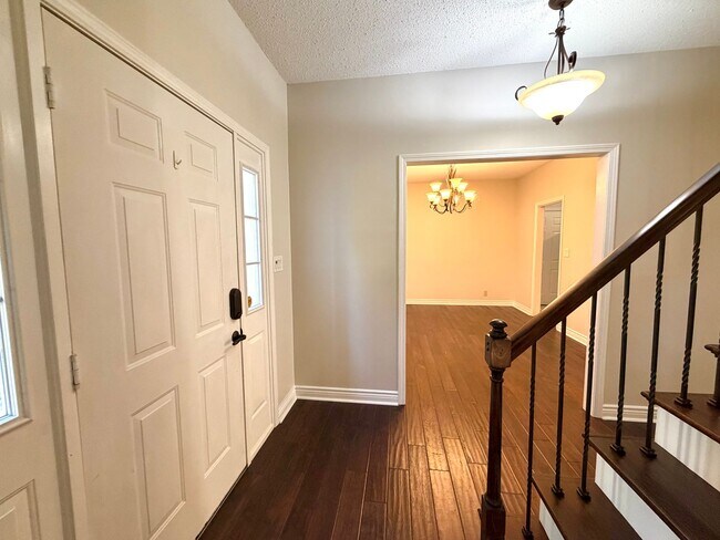 Building Photo - 1402 E Rhett Butler Rd