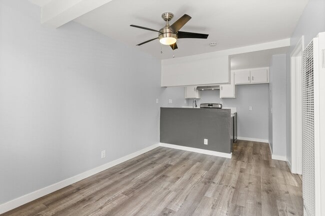 Building Photo - 533 E 11th Street