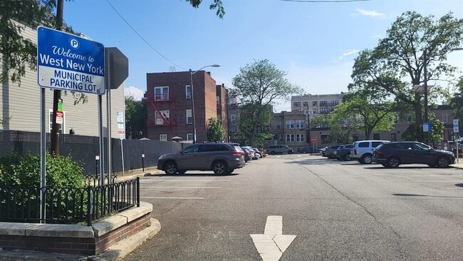 Building Photo - 6401 Park Ave