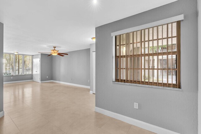 Building Photo - 2820 N Oakland Forest Dr