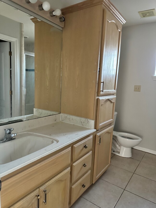 MAIN BATHROOM WITH CABINETS - 2109 N Erica St