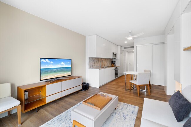 Building Photo - 987 Queen St