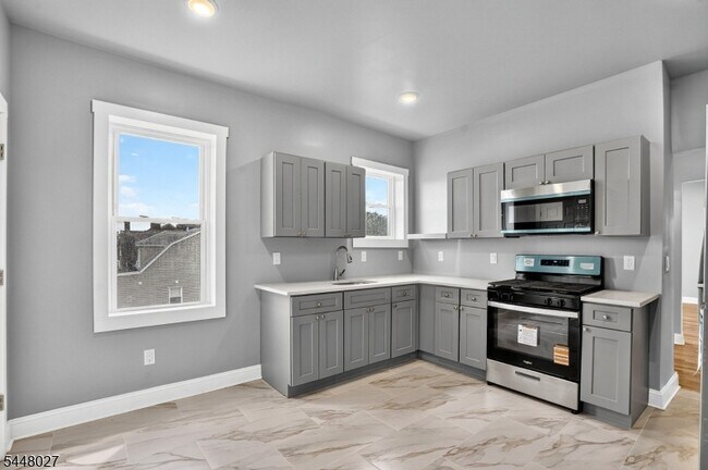 Building Photo - 882 S 14th St