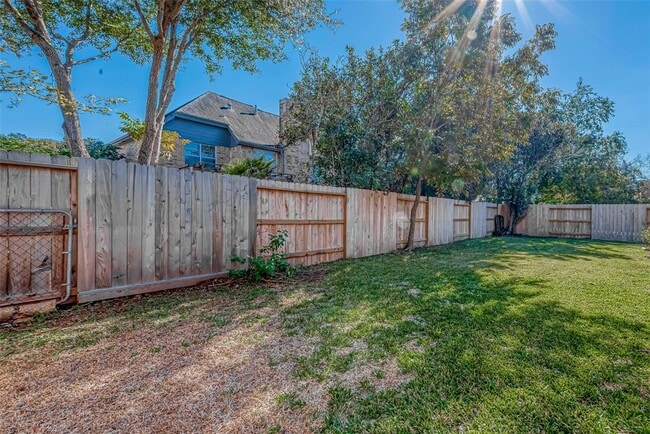Building Photo - 2919 Pepperwood Dr