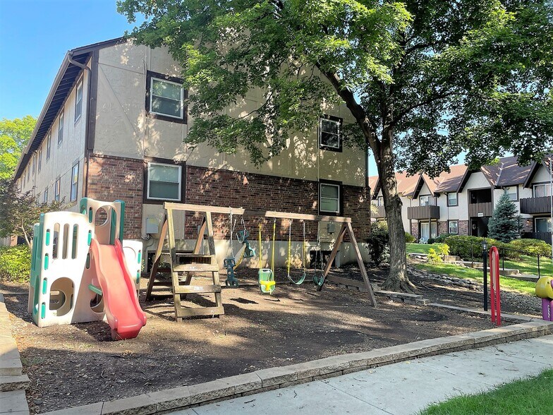 Park - 6216 Robinson St