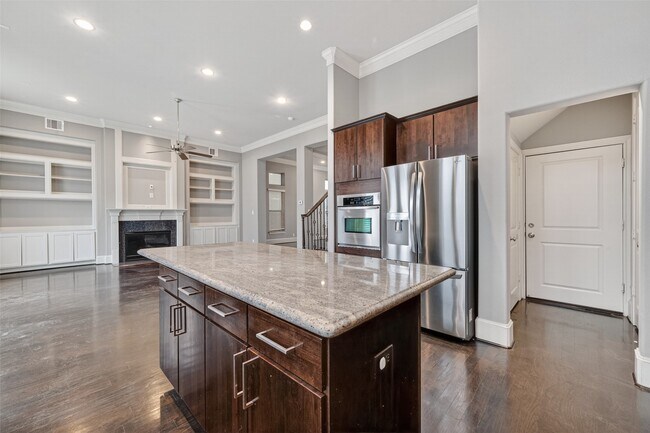 Building Photo - 10917 Upland Park