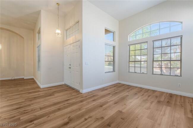 Building Photo - 8250 Fox Tail Way