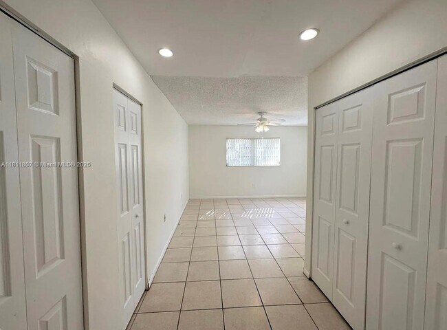 Building Photo - 1630 W 46th St