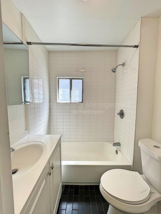 Building Photo - 2234 W 30th Ave