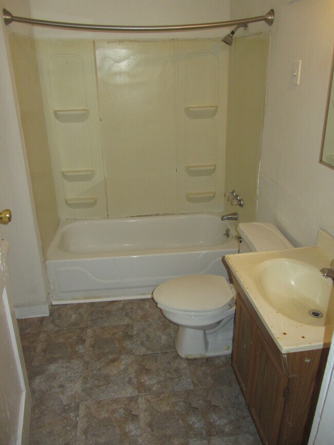 Building Photo - 606 E Kentucky St