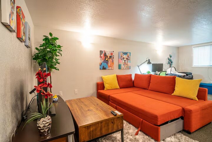 Building Photo - 323 N 46th St