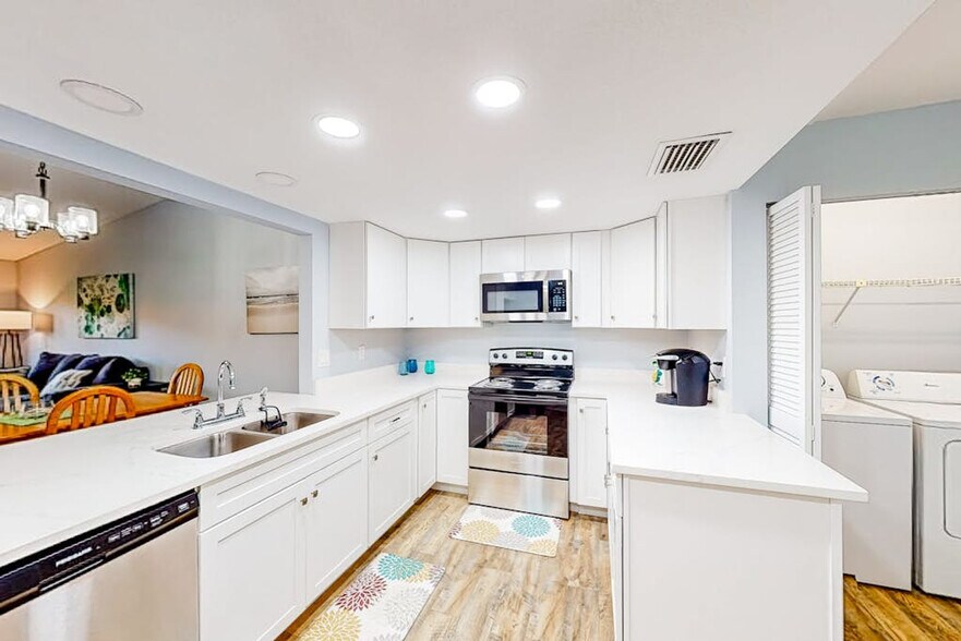 Building Photo - 3755 Pinecone Ct