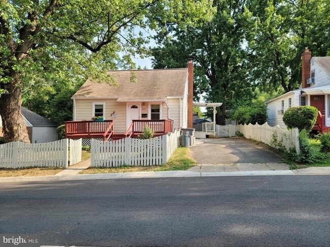 Building Photo - 1015 Veirs Mill Rd