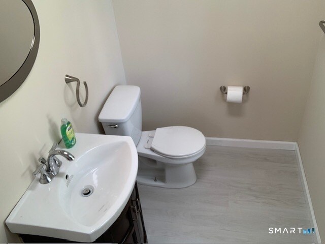 Building Photo - 18 Greenbriar Dr