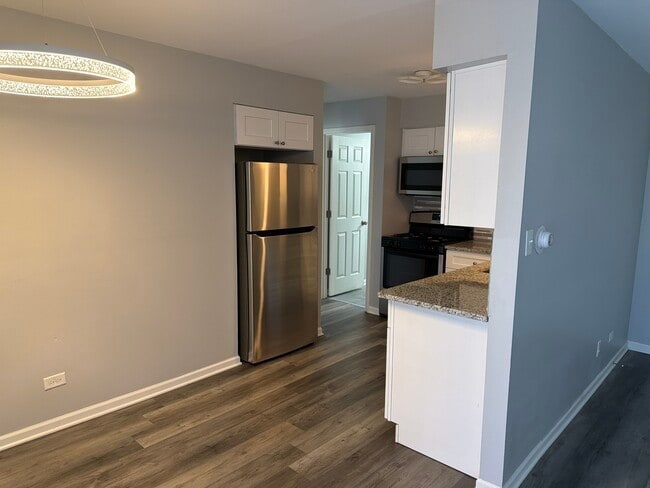 Building Photo - 110 W 66th St