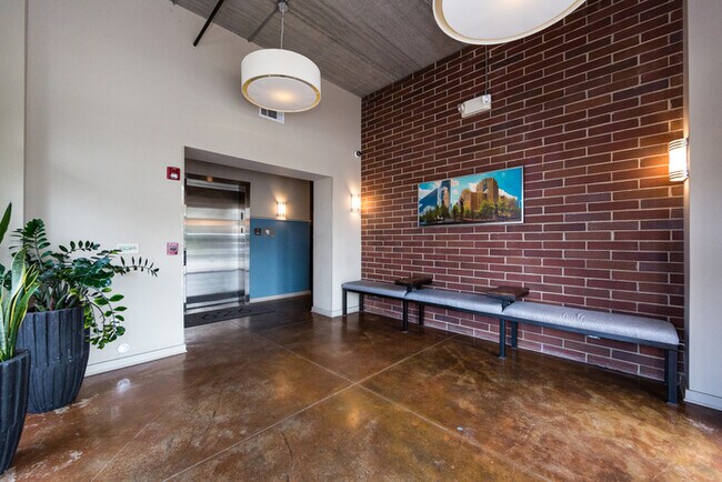 Building Photo - Amazing Industrial Studio at 626 N Graham!