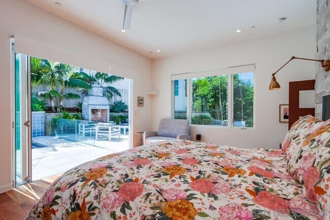 Building Photo - 738 Castro St