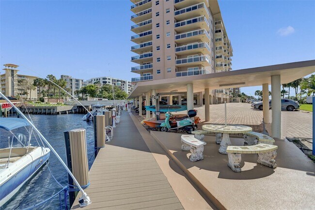 Building Photo - 1160 Hillsboro Mile