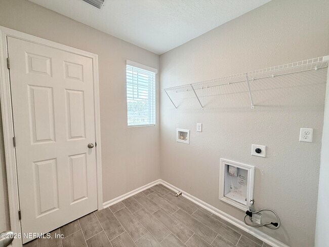 Building Photo - 878 Cedar Slough Dr
