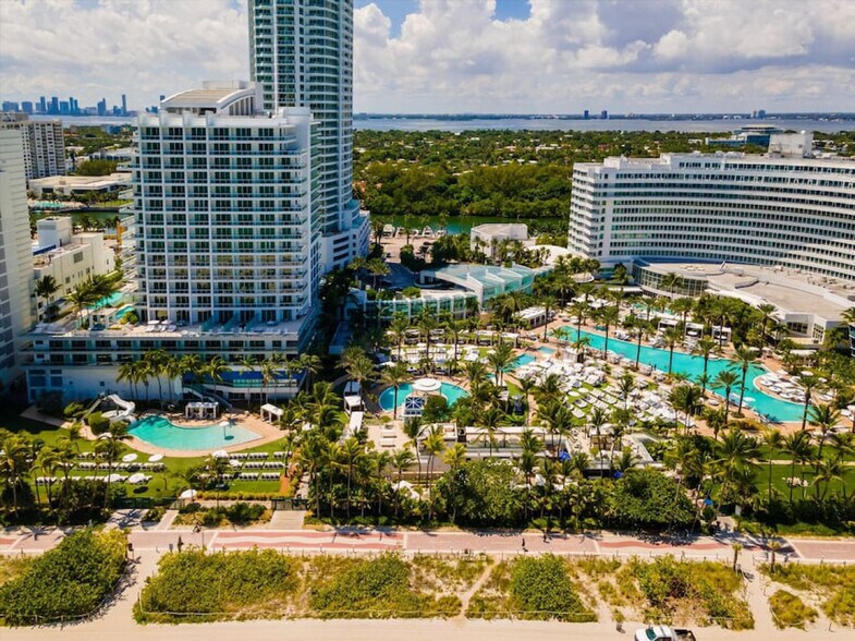 Building Photo - 4391 Collins Ave
