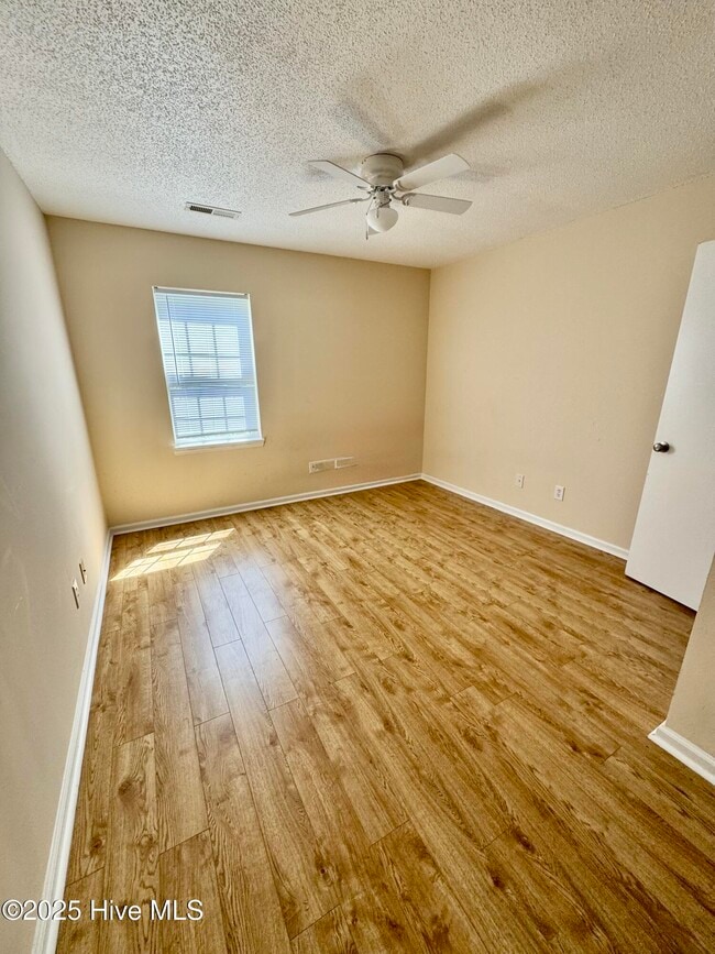 Building Photo - 1127 Brownlea Dr