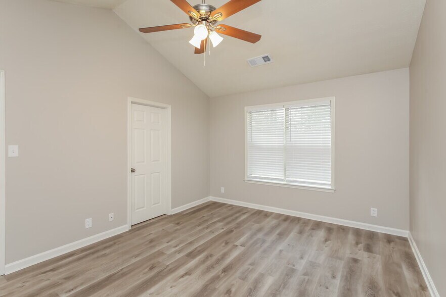 Building Photo - 173 Williamsburg Way