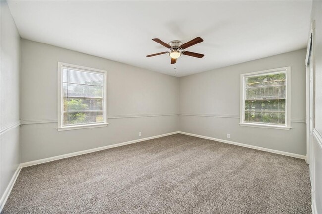 Building Photo - 6306 Thrush Dr