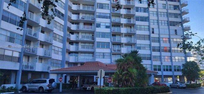 Building Photo - 1300 NE Miami Gardens Dr