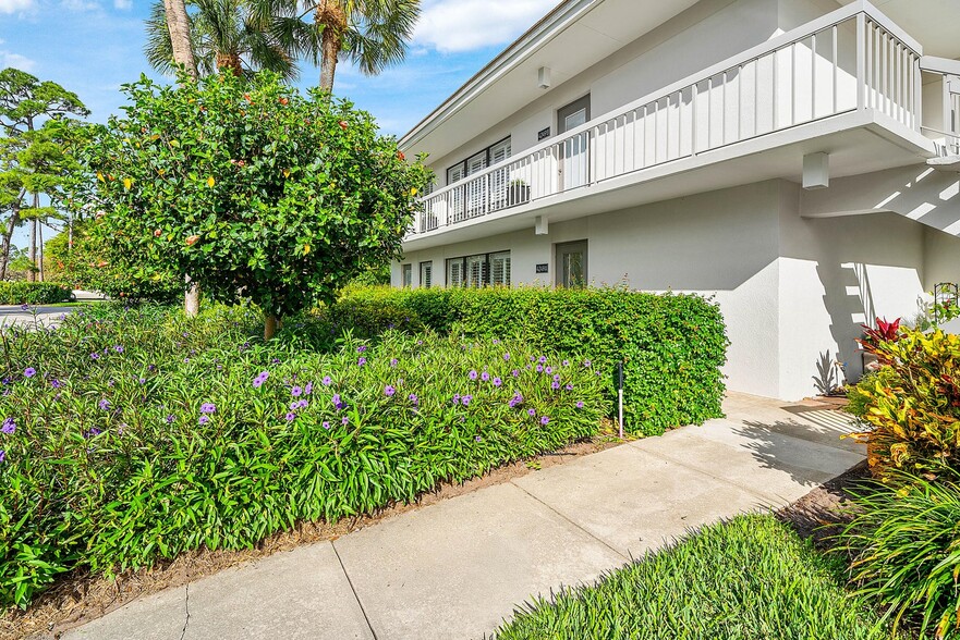 Building Photo - 4249 Quail Ridge Dr N