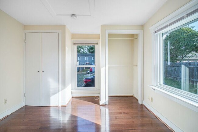 Building Photo - 307 Hawke St