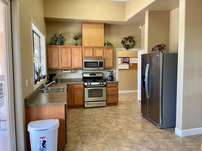 Building Photo - Beautiful 3 Bedroom Home in Gated Community!