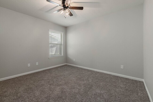 Building Photo - Available for June Move in! Charming 3/2 in Castlegate 2!