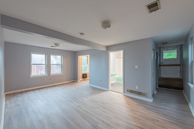 Building Photo - 104 N Graham