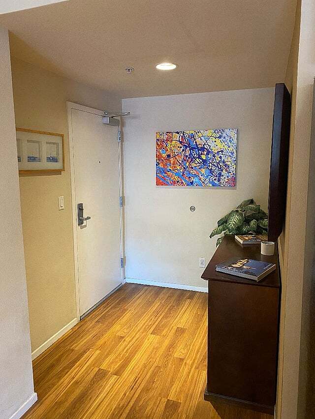 Foyer - 445 Island Ave